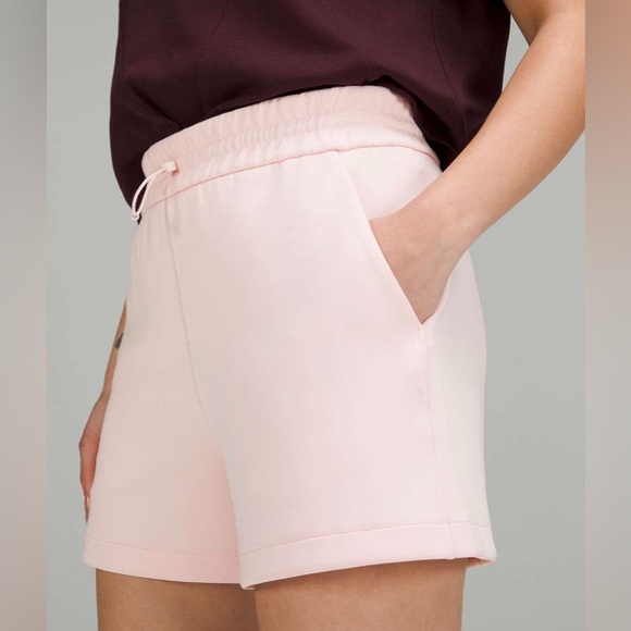 lululemon athletica Pants - 8024 -Lululemon Softstreme High-Rise Short 4"
Strawberry Milkshake- size 10